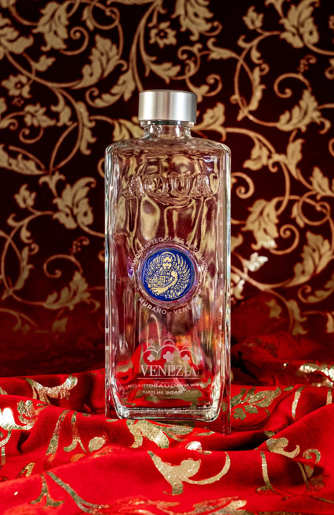Bottiglia in Vetro decorata con Medaglione in Vetro di Murano - Blu Cobalto Leone Oro