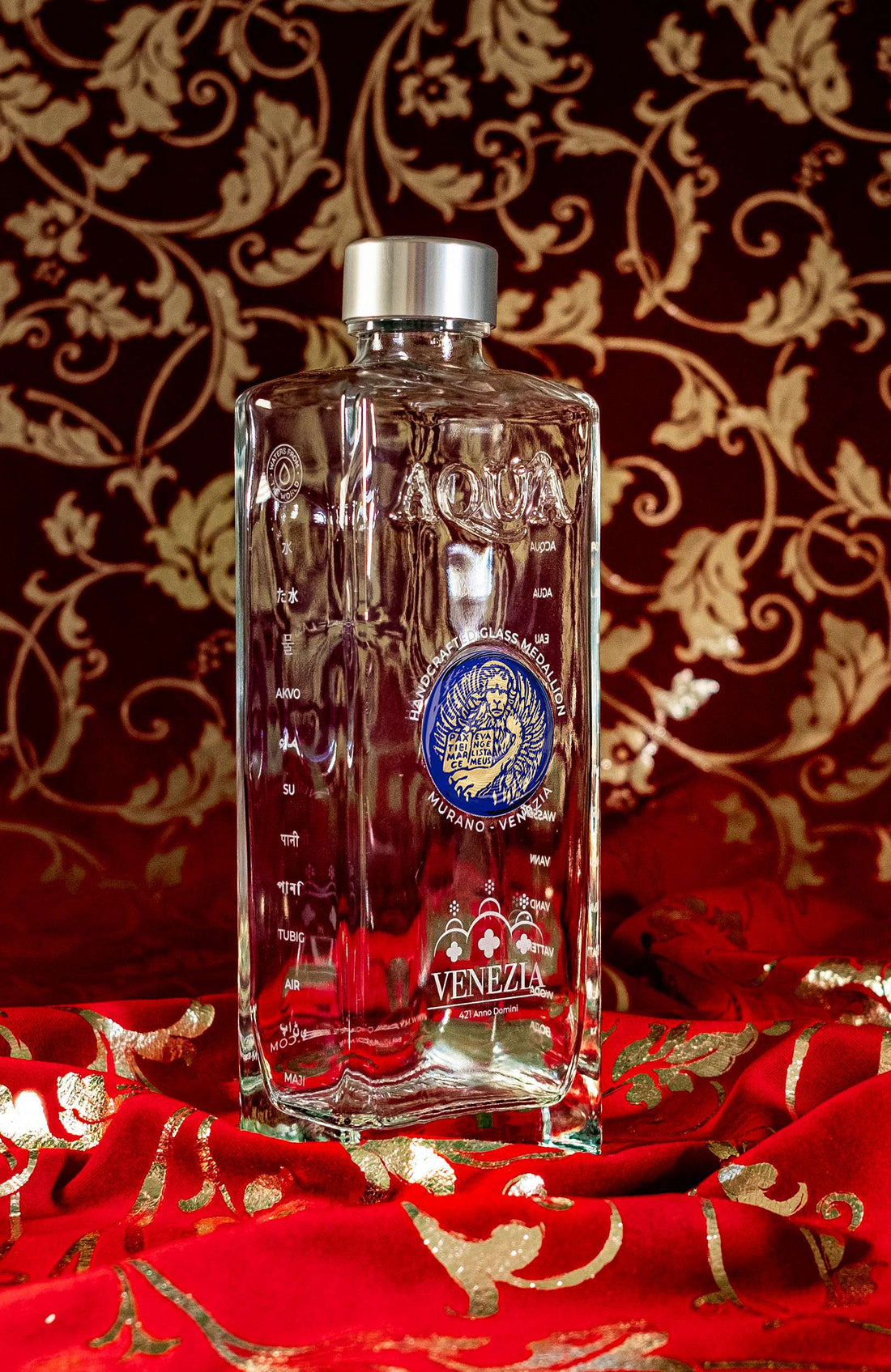 Bottiglia in Vetro decorata con Medaglione in Vetro di Murano - Blu Cobalto Leone Oro