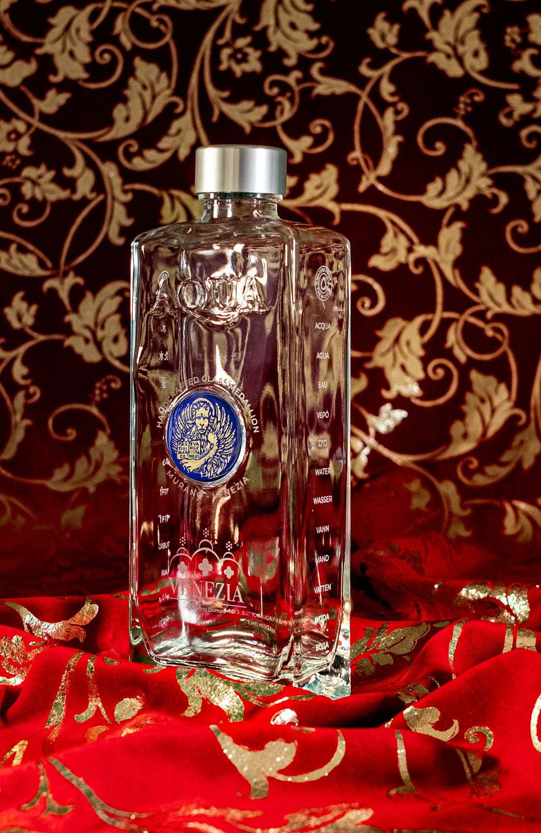 Bottiglia in Vetro decorata con Medaglione in Vetro di Murano - Blu Cobalto Leone Oro